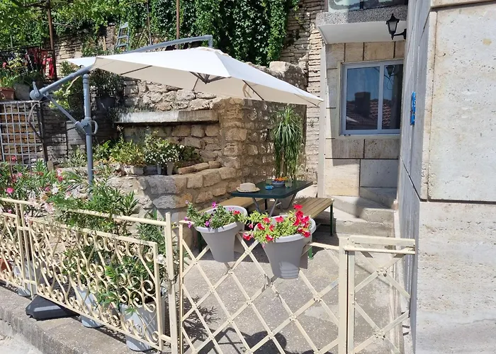 House Vesela Βίλα